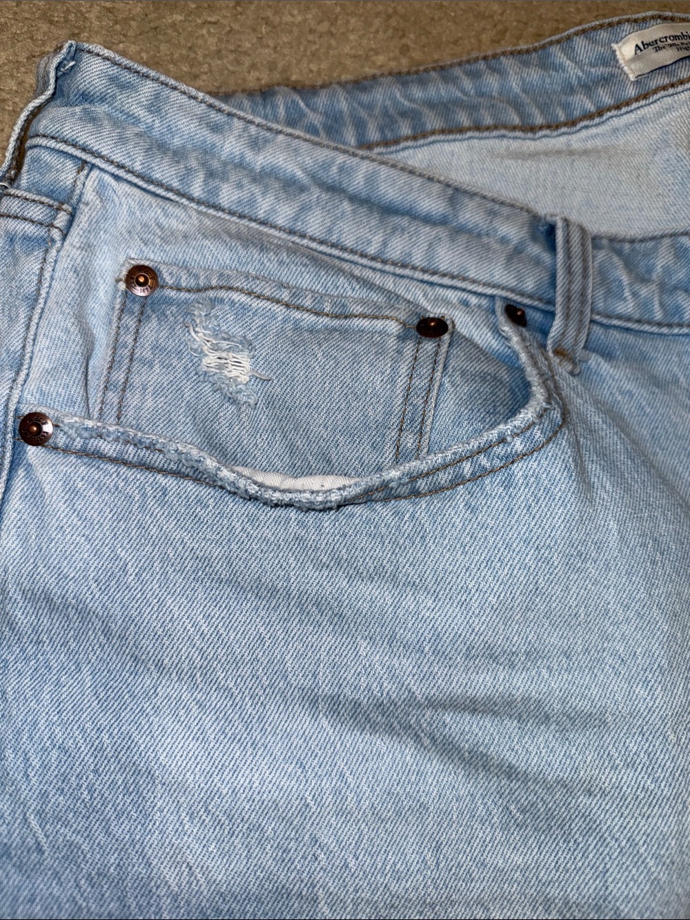 Abercrombie & Fitch Light Blue High-Rise Relaxed Jeans - Picture 6 of 7